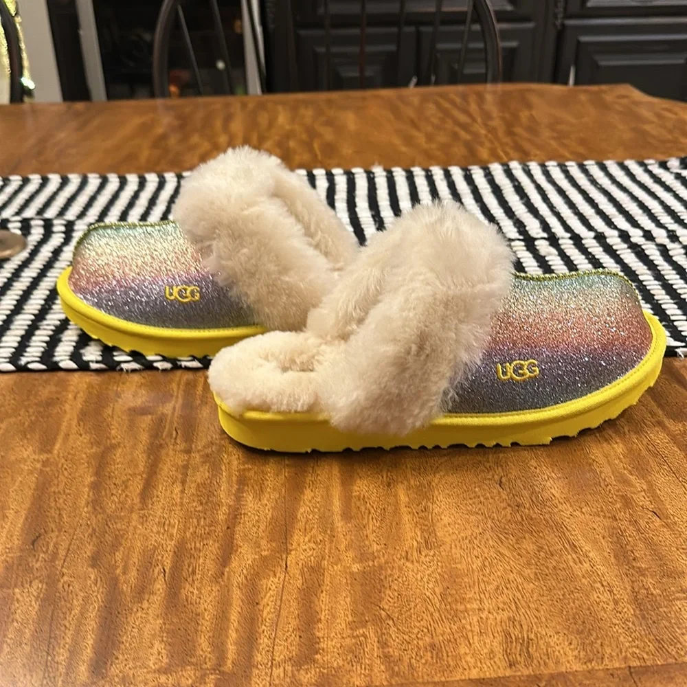 UGG GIRLS SIZE 6 RAINBOW COZY II GLITTER SLIP-ON SLIPPERS (TAYLOR SWIFT VIDES)